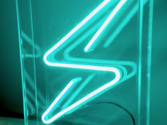 Neon in transparante acryl box